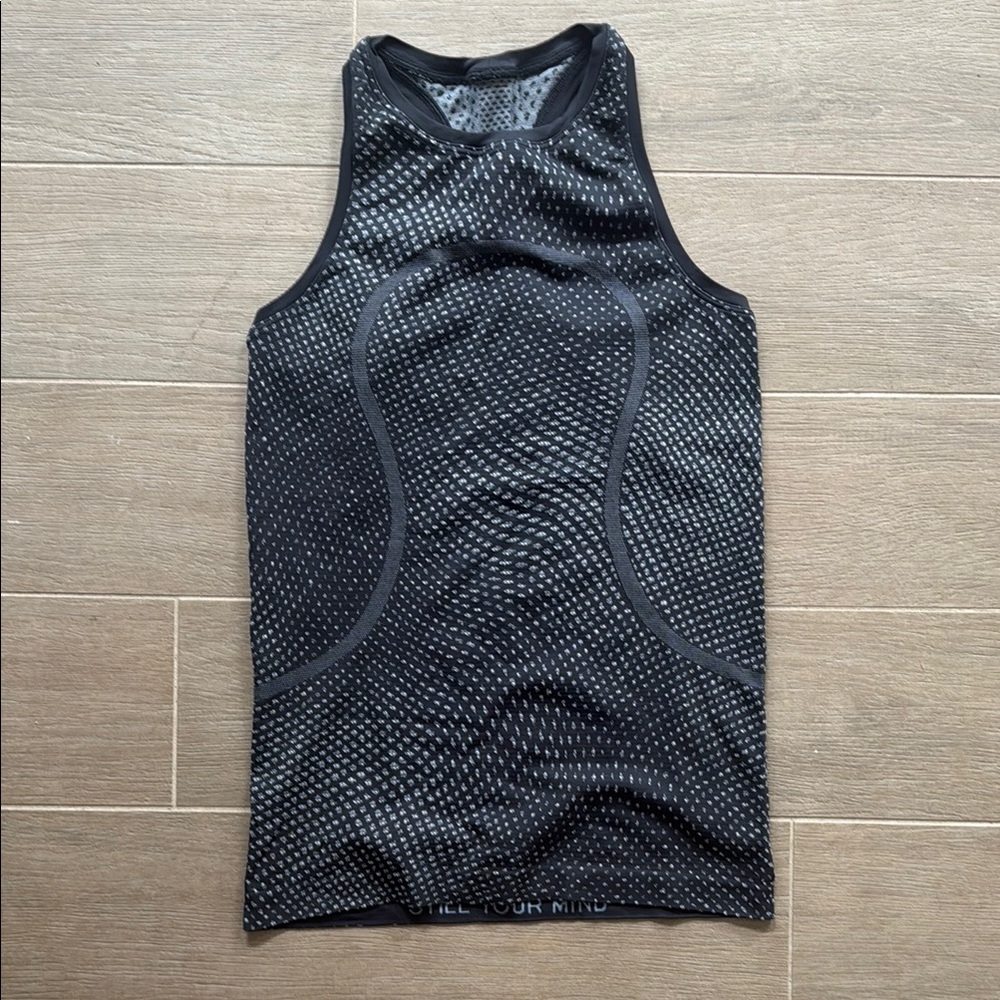 Lululemon Swiftly Tech High Neck Racerback 2.0- size 6